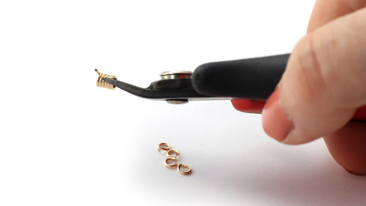 Create il vostro anello con filo d'oro e pietre preziose : Tappa 3 Create il vostro anello con filo d'oro e pietre preziose : Tappa 3