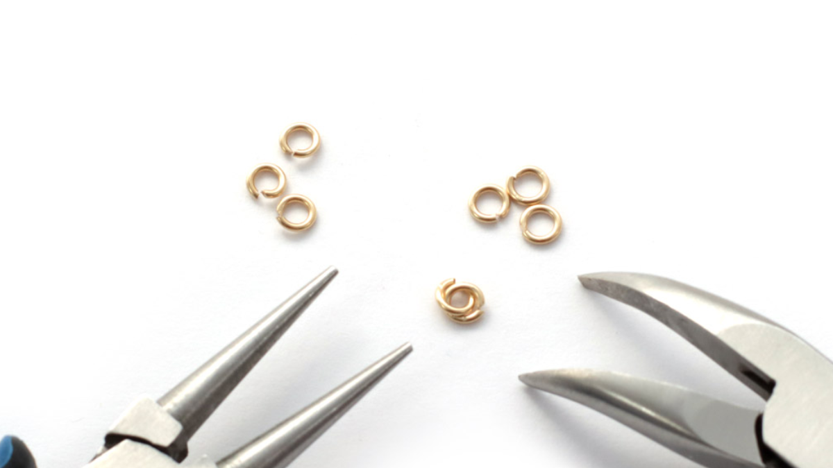 Create il vostro anello con filo d'oro e pietre preziose : Tappa 4 Create il vostro anello con filo d'oro e pietre preziose : Tappa 4