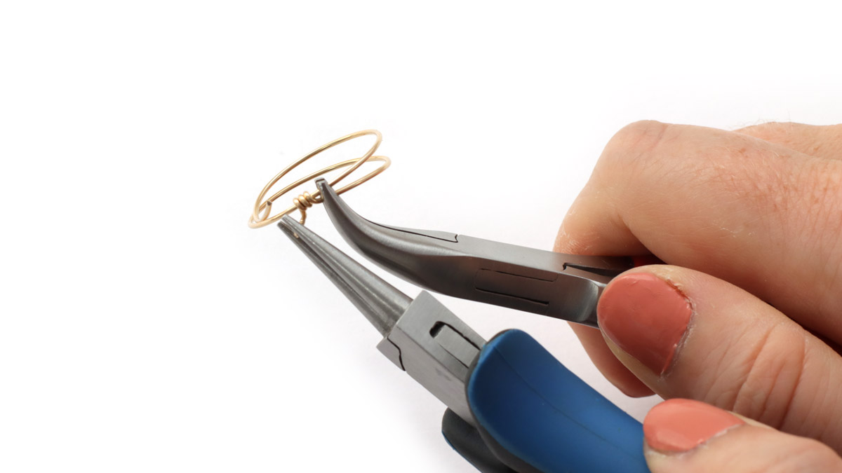 Create il vostro anello con filo d'oro e pietre preziose : Tappa 5 Create il vostro anello con filo d'oro e pietre preziose : Tappa 5