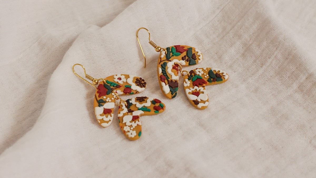 Schema Orecchini in argilla polimerica texture piastra fiori Schema Orecchini in argilla polimerica texture piastra fiori