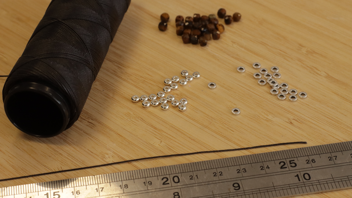 Braccialetti di coppia con perline heishi, pietre preziose e cordino di chiusura : Tappa 1 Braccialetti di coppia con perline heishi, pietre preziose e cordino di chiusura : Tappa 1