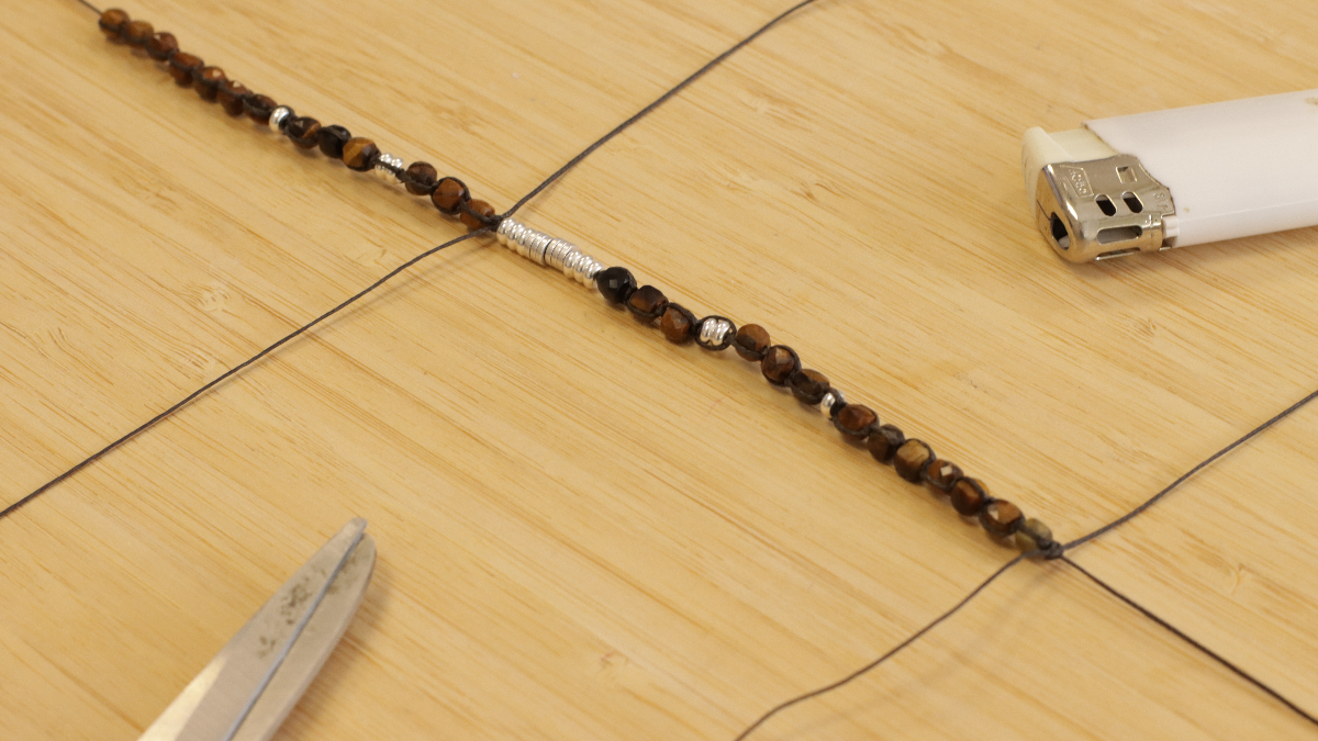 Braccialetti di coppia con perline heishi, pietre preziose e cordino di chiusura : Tappa 5 Braccialetti di coppia con perline heishi, pietre preziose e cordino di chiusura : Tappa 5