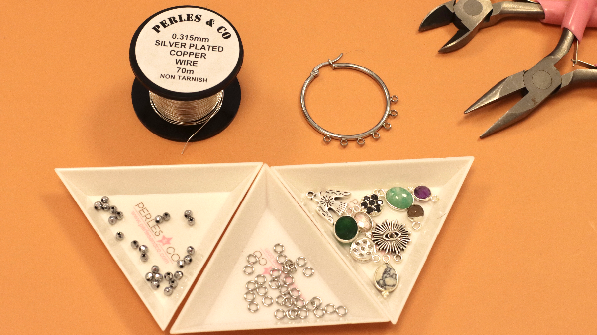 Orecchini a cerchio in filo d'argento e ciondoli con pietre preziose : Tappa 1 Orecchini a cerchio in filo d'argento e ciondoli con pietre preziose : Tappa 1