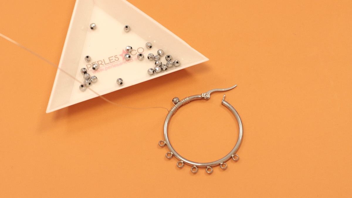 Orecchini a cerchio in filo d'argento e ciondoli con pietre preziose : Tappa 3 Orecchini a cerchio in filo d'argento e ciondoli con pietre preziose : Tappa 3