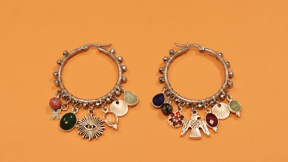 Orecchini a cerchio in filo d'argento e ciondoli con pietre preziose : Tappa 8 Orecchini a cerchio in filo d'argento e ciondoli con pietre preziose : Tappa 8