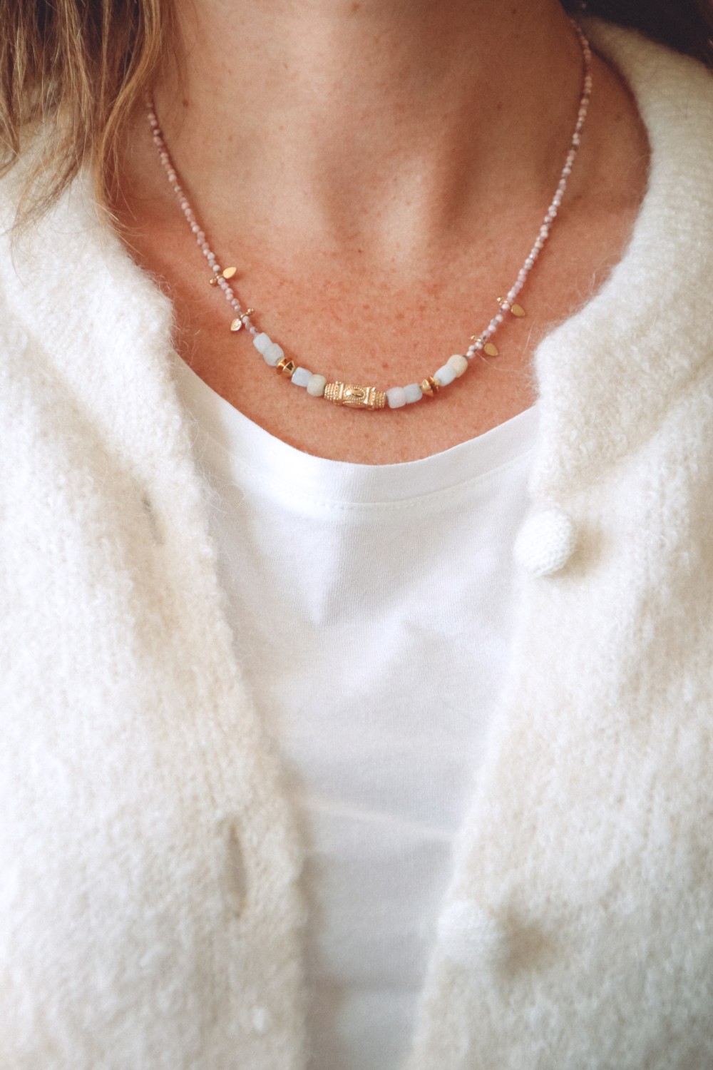 Schema Collana bohémien chic con perle naturali e perline placcate oro Schema Collana bohémien chic con perle naturali e perline placcate oro