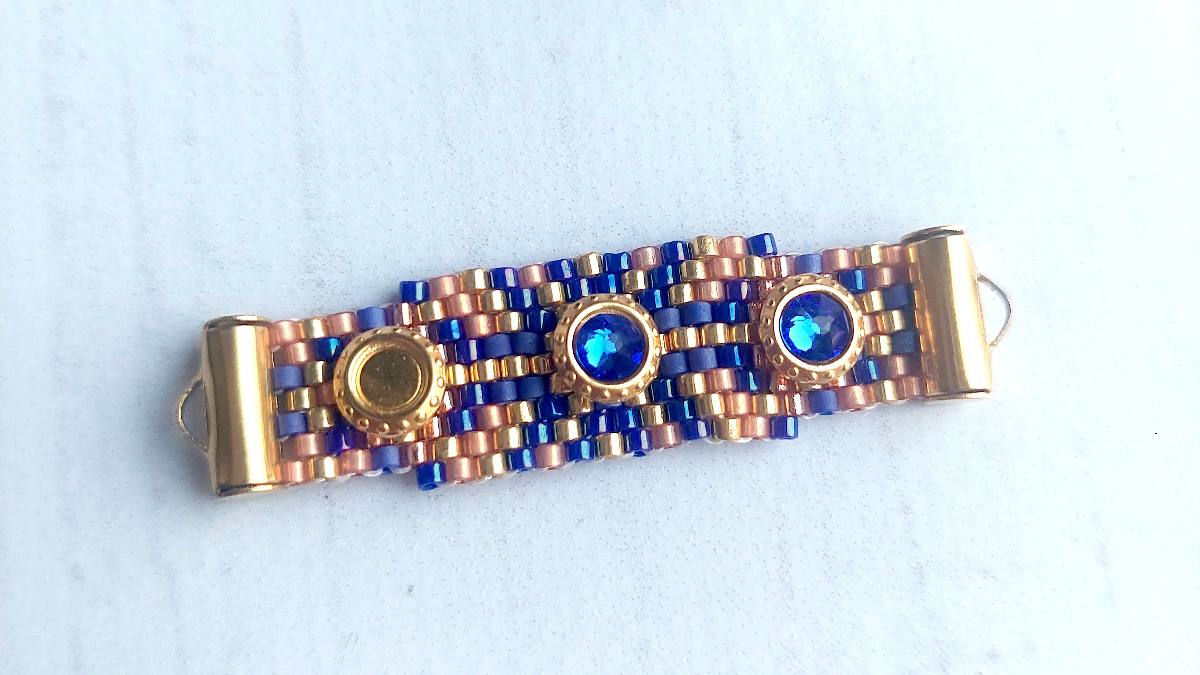 Bracciale fai da te con intreccio di peyote e cristalli puri : Tappa 3 Bracciale fai da te con intreccio di peyote e cristalli puri : Tappa 3