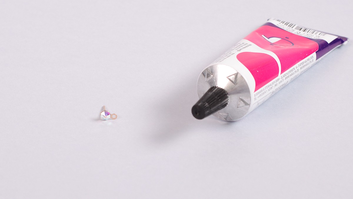 Tutorial per orecchini pendenti con catene d'oro e cuori Swarovski : Tappa 1 Tutorial per orecchini pendenti con catene d'oro e cuori Swarovski : Tappa 1