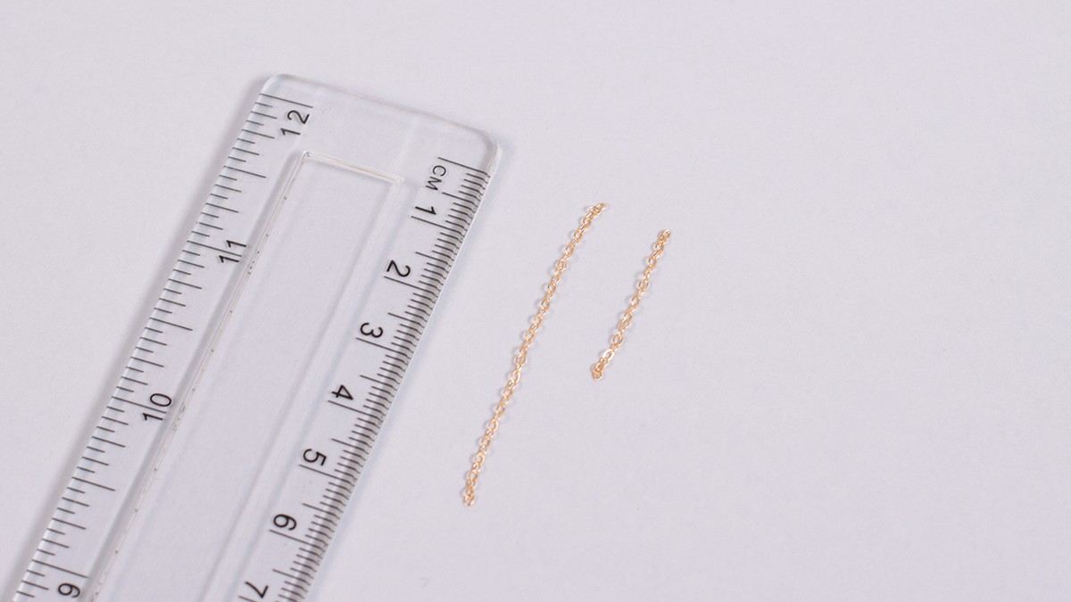 Tutorial per orecchini pendenti con catene d'oro e cuori Swarovski : Tappa 2 Tutorial per orecchini pendenti con catene d'oro e cuori Swarovski : Tappa 2