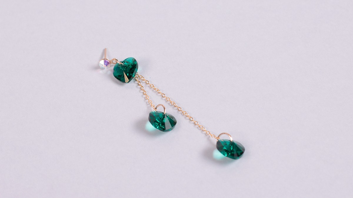 Tutorial per orecchini pendenti con catene d'oro e cuori Swarovski : Tappa 4 Tutorial per orecchini pendenti con catene d'oro e cuori Swarovski : Tappa 4