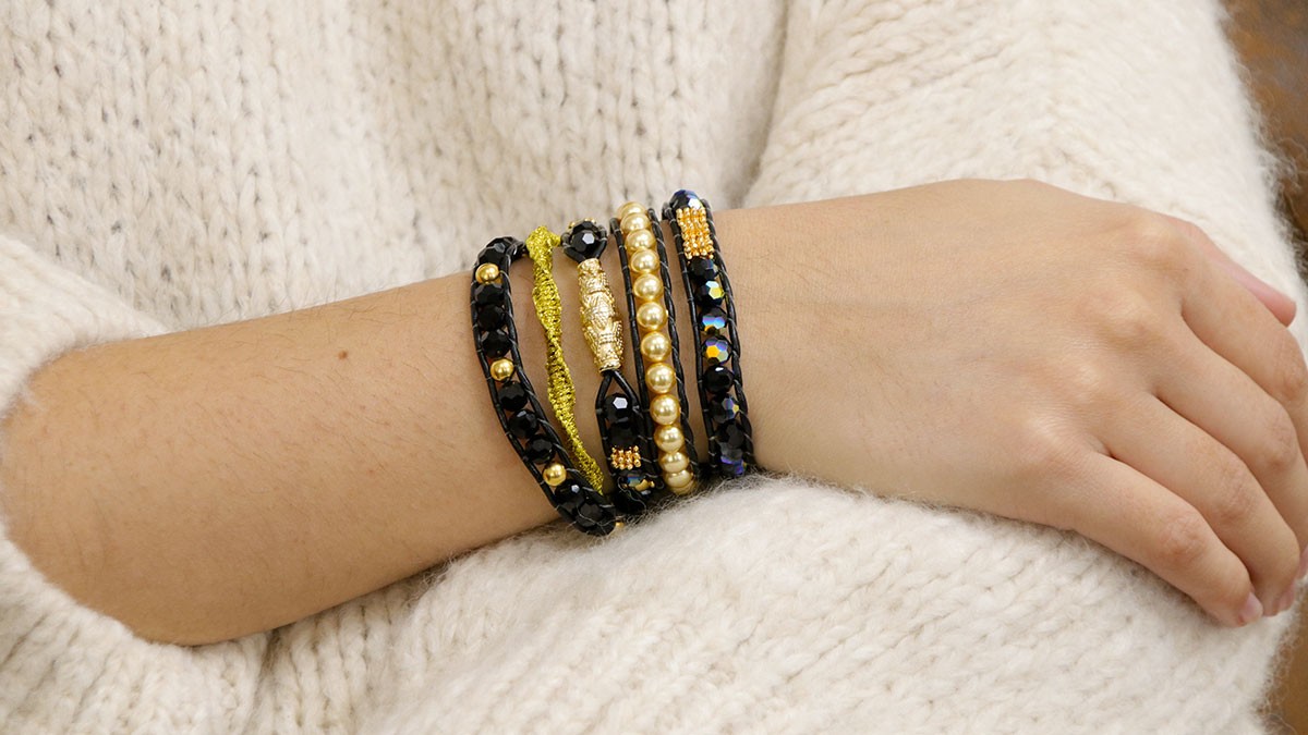 Schema Bracciale a 5 giri con perle Swarovski e fiocco macramé Schema Bracciale a 5 giri con perle Swarovski e fiocco macramé