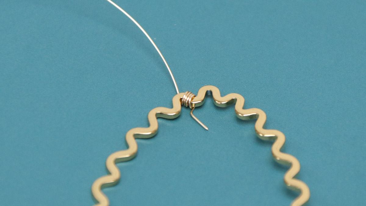 Tuto Orecchini a goccia ondulati in acciaio inossidabile e perle : Tappa 2 Tuto Orecchini a goccia ondulati in acciaio inossidabile e perle : Tappa 2