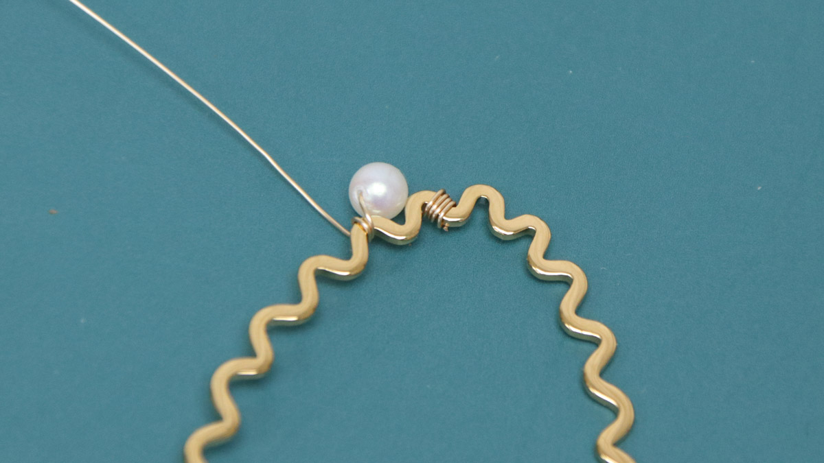 Tuto Orecchini a goccia ondulati in acciaio inossidabile e perle : Tappa 3 Tuto Orecchini a goccia ondulati in acciaio inossidabile e perle : Tappa 3