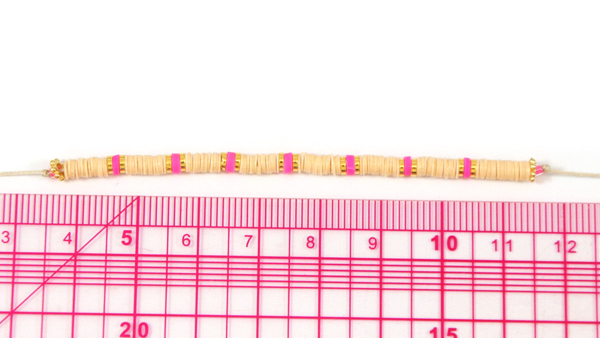 Bracciali sottili Tuto con perline e ciondoli heishi : Tappa 4 Bracciali sottili Tuto con perline e ciondoli heishi : Tappa 4