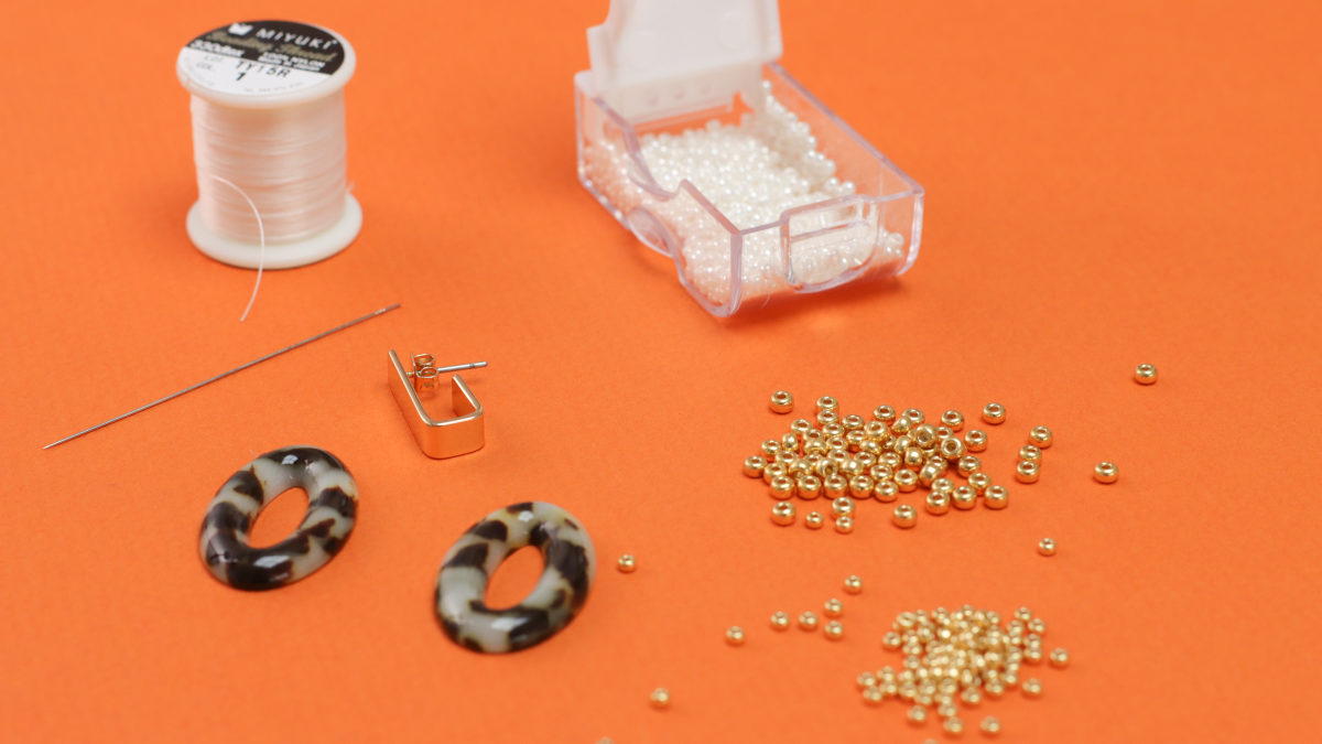 Orecchini vintage in resina marmorizzata e intreccio di perle : Tappa 1 Orecchini vintage in resina marmorizzata e intreccio di perle : Tappa 1