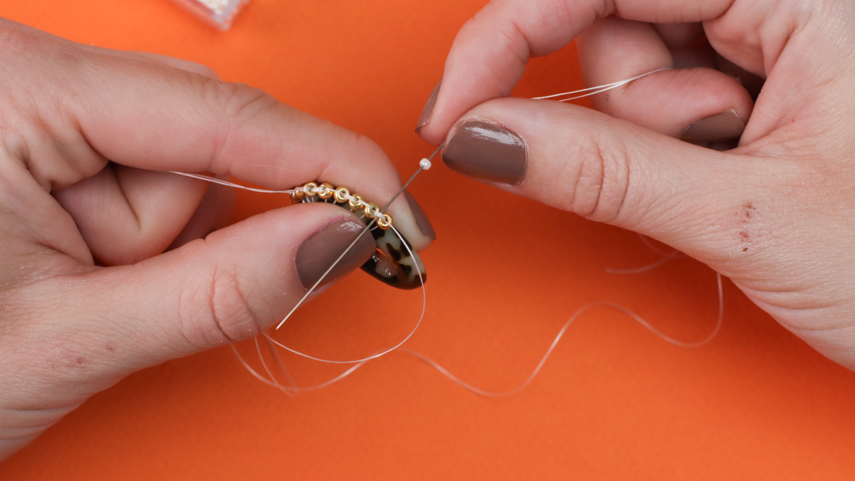 Orecchini vintage in resina marmorizzata e intreccio di perle : Tappa 5 Orecchini vintage in resina marmorizzata e intreccio di perle : Tappa 5