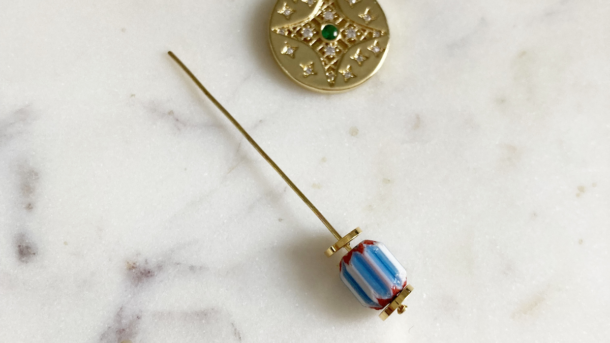 Collana di perline heishi colorate con catena a fiocco dorata : Tappa 7 Collana di perline heishi colorate con catena a fiocco dorata : Tappa 7