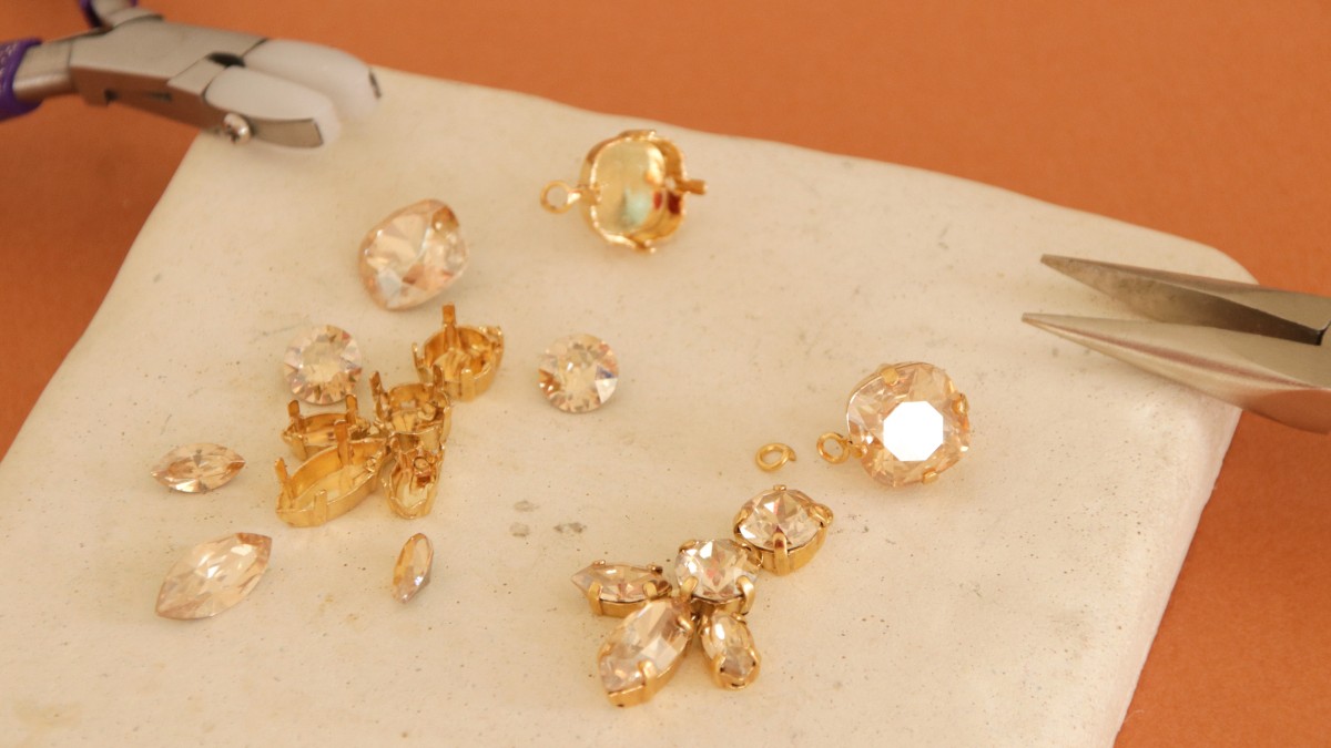 Orecchini pendenti Swarovski o PureCrystal : Tappa 2 Orecchini pendenti Swarovski o PureCrystal : Tappa 2