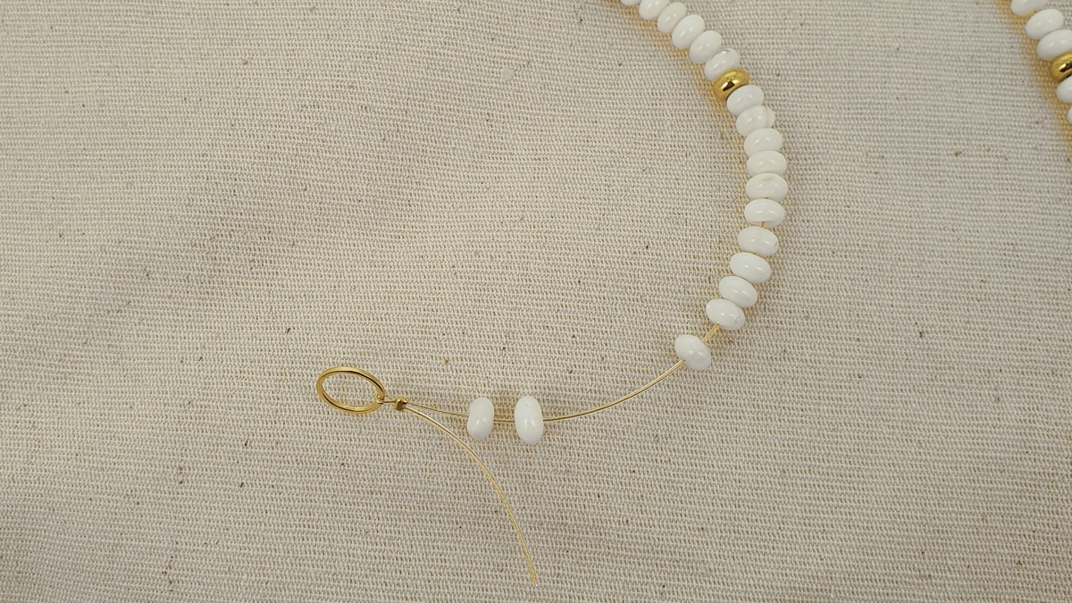 Collana in acciaio inossidabile con piccoli fiori di amazzonite : Tappa 1 Collana in acciaio inossidabile con piccoli fiori di amazzonite : Tappa 1