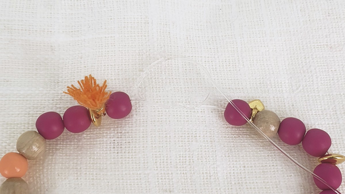 Tutorial bracciale elastico con perline colorate : Tappa 4 Tutorial bracciale elastico con perline colorate : Tappa 4