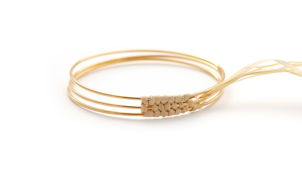 Bracciale in rafia e fili di seta colorati : Tappa 3 Bracciale in rafia e fili di seta colorati : Tappa 3