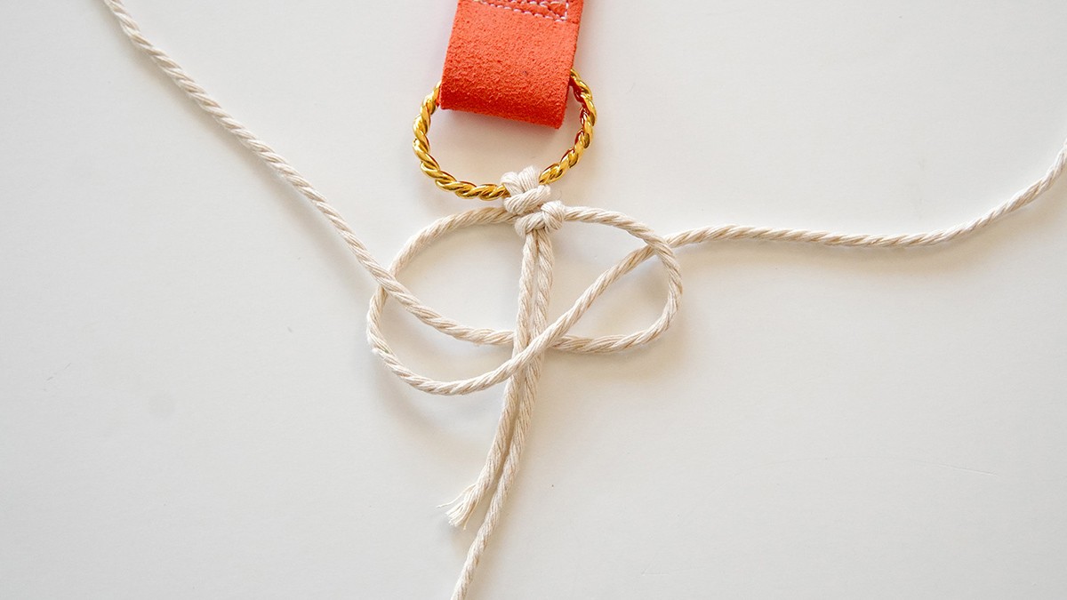 Tutorial per il manico di una borsa in suedette e macramè : Tappa 4 Tutorial per il manico di una borsa in suedette e macramè : Tappa 4