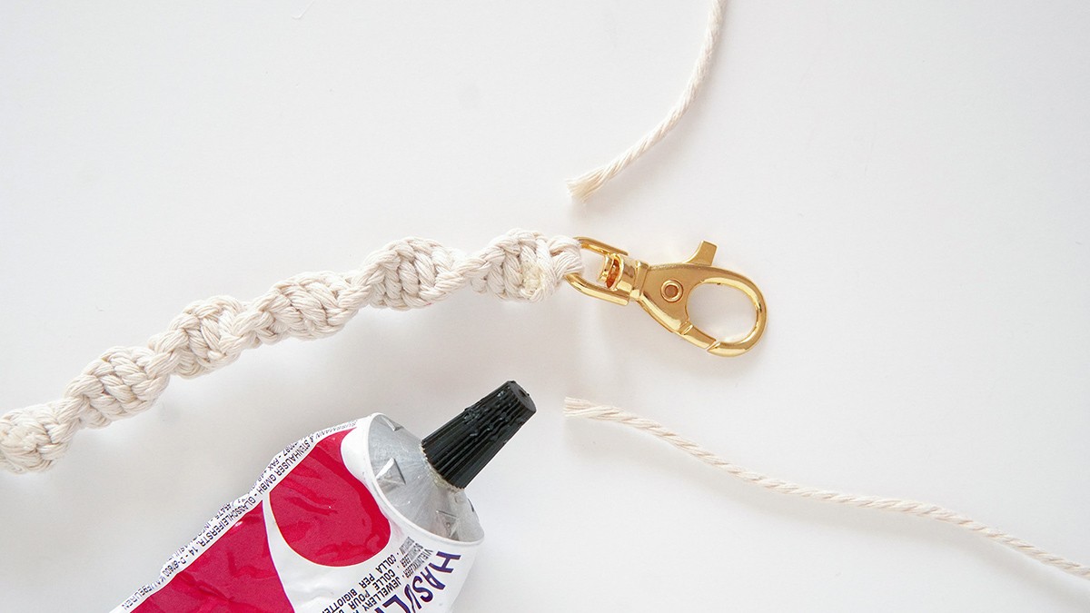 Tutorial per il manico di una borsa in suedette e macramè : Tappa 6 Tutorial per il manico di una borsa in suedette e macramè : Tappa 6