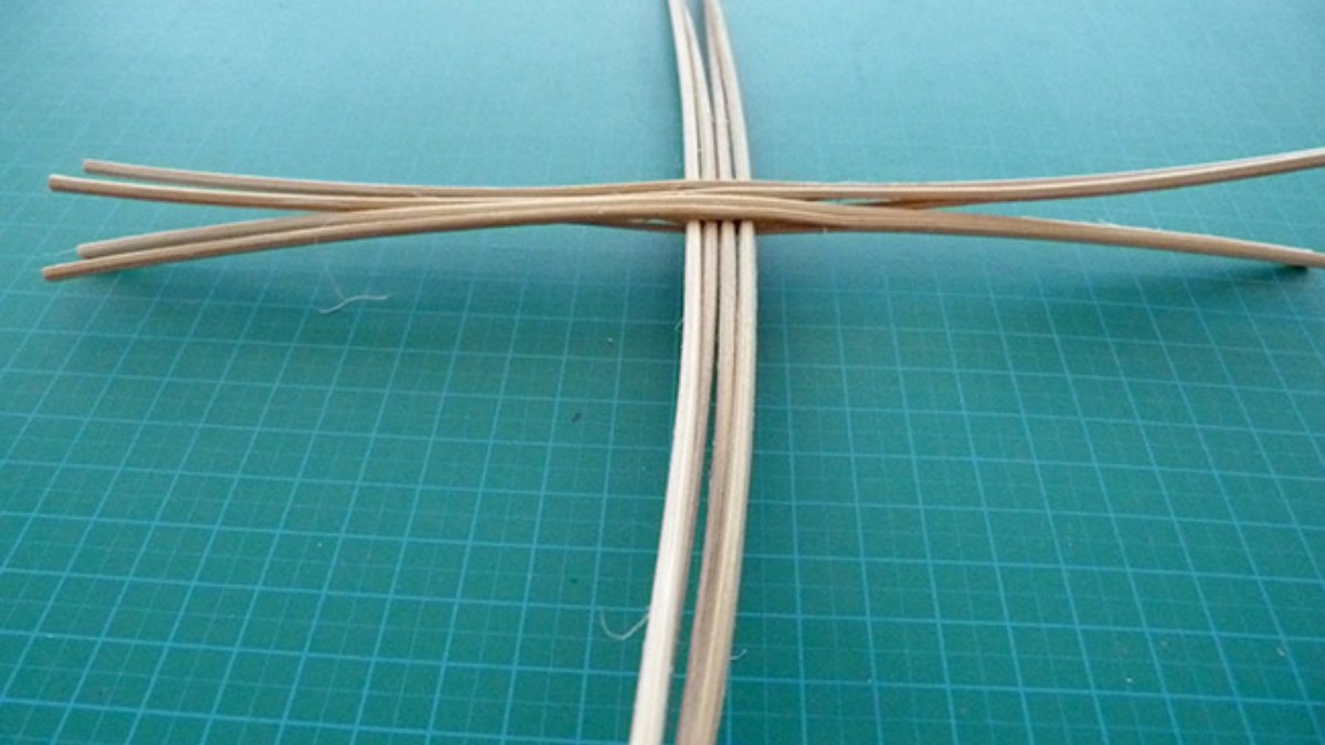 Facile fai da te - Specchio in rattan : Tappa 3 Facile fai da te - Specchio in rattan : Tappa 3