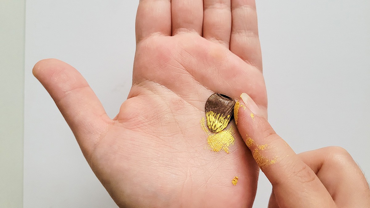 Orecchini a fiore in argilla polimerica placcata in oro : Tappa 10 Orecchini a fiore in argilla polimerica placcata in oro : Tappa 10