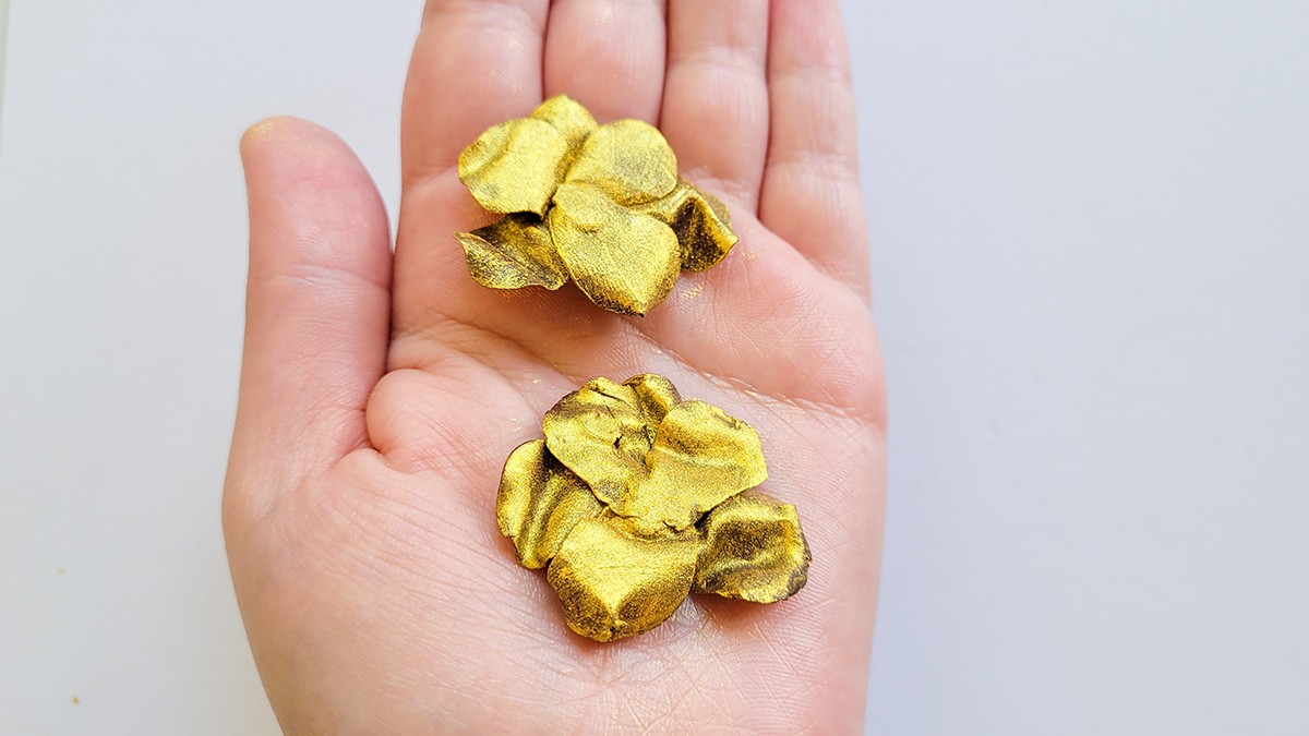 Orecchini a fiore in argilla polimerica placcata in oro : Tappa 15 Orecchini a fiore in argilla polimerica placcata in oro : Tappa 15