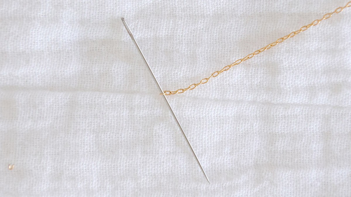 Braccialetto semplice con perline verdi al centro di una catena : Tappa 3 Braccialetto semplice con perline verdi al centro di una catena : Tappa 3