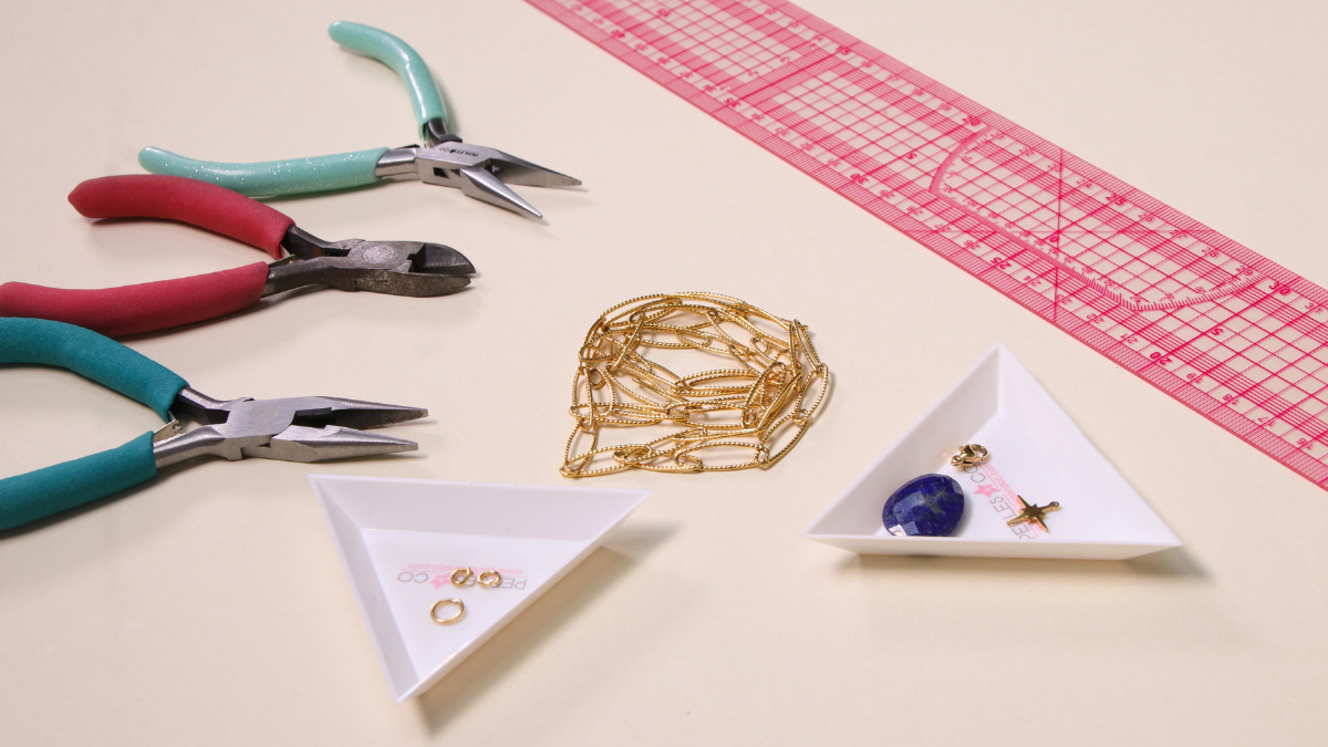 Collana con catena a maglie e ciondolo in pietra Lapislazzuli : Tappa 1 Collana con catena a maglie e ciondolo in pietra Lapislazzuli : Tappa 1