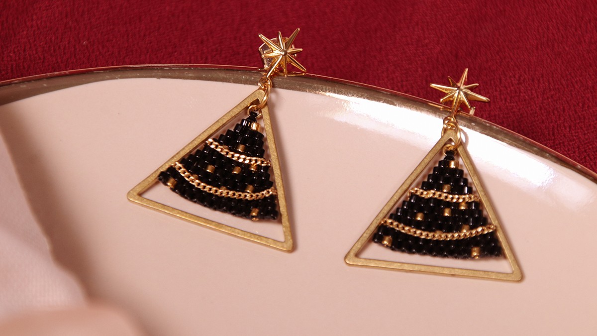 Schema Orecchini con albero di Natale a punto mattone Schema Orecchini con albero di Natale a punto mattone