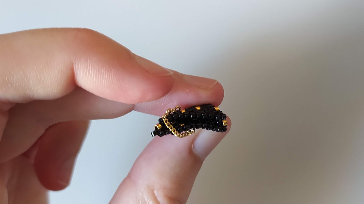 Orecchini con albero di Natale a punto mattone : Tappa 9 Orecchini con albero di Natale a punto mattone : Tappa 9