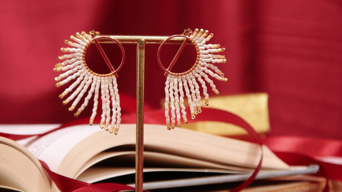 Schema Tutorial per orecchini asimmetrici con frangia di perle Miyuki Schema Tutorial per orecchini asimmetrici con frangia di perle Miyuki