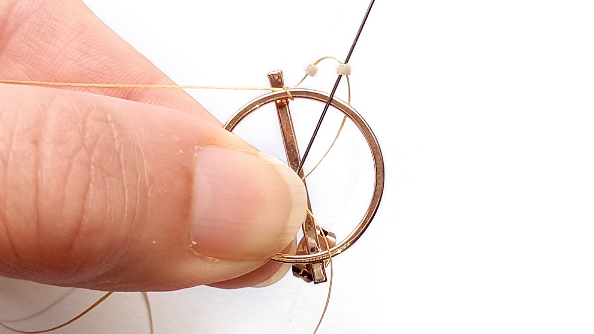 Tutorial per orecchini asimmetrici con frangia di perle Miyuki : Tappa 2 Tutorial per orecchini asimmetrici con frangia di perle Miyuki : Tappa 2