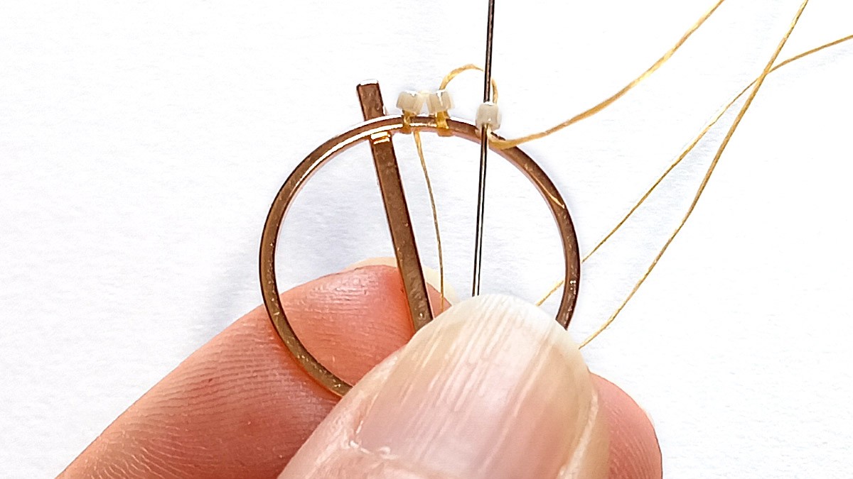 Tutorial per orecchini asimmetrici con frangia di perle Miyuki : Tappa 3 Tutorial per orecchini asimmetrici con frangia di perle Miyuki : Tappa 3