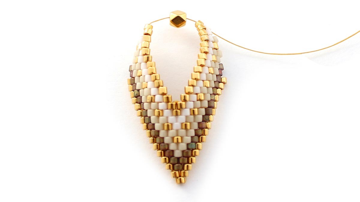 Orecchini Miyuki tecnica Russian Leaf in Brick Stitch : Tappa 4 Orecchini Miyuki tecnica Russian Leaf in Brick Stitch : Tappa 4