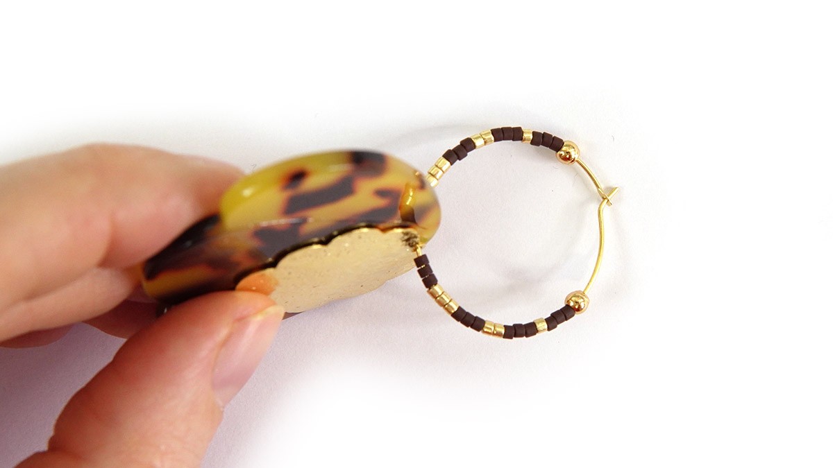 Orecchini 3 petali in acetato e foglie d'oro : Tappa 3 Orecchini 3 petali in acetato e foglie d'oro : Tappa 3