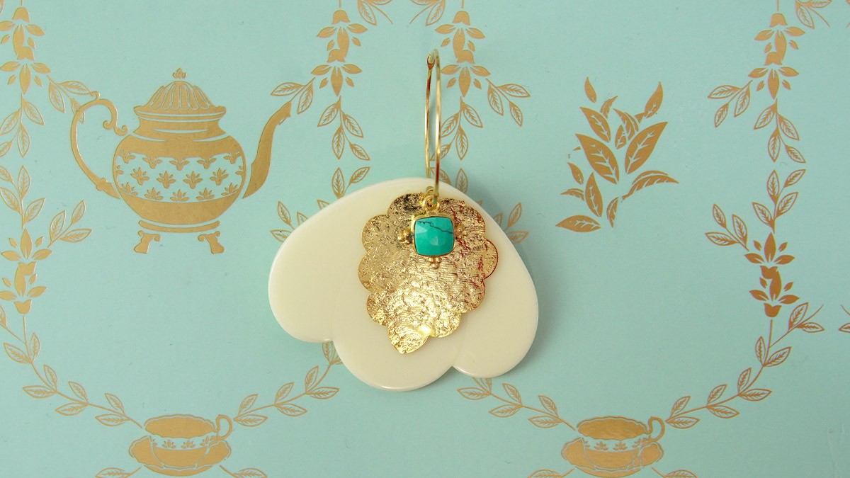 Orecchini 3 petali in acetato e foglie d'oro : Tappa 7 Orecchini 3 petali in acetato e foglie d'oro : Tappa 7