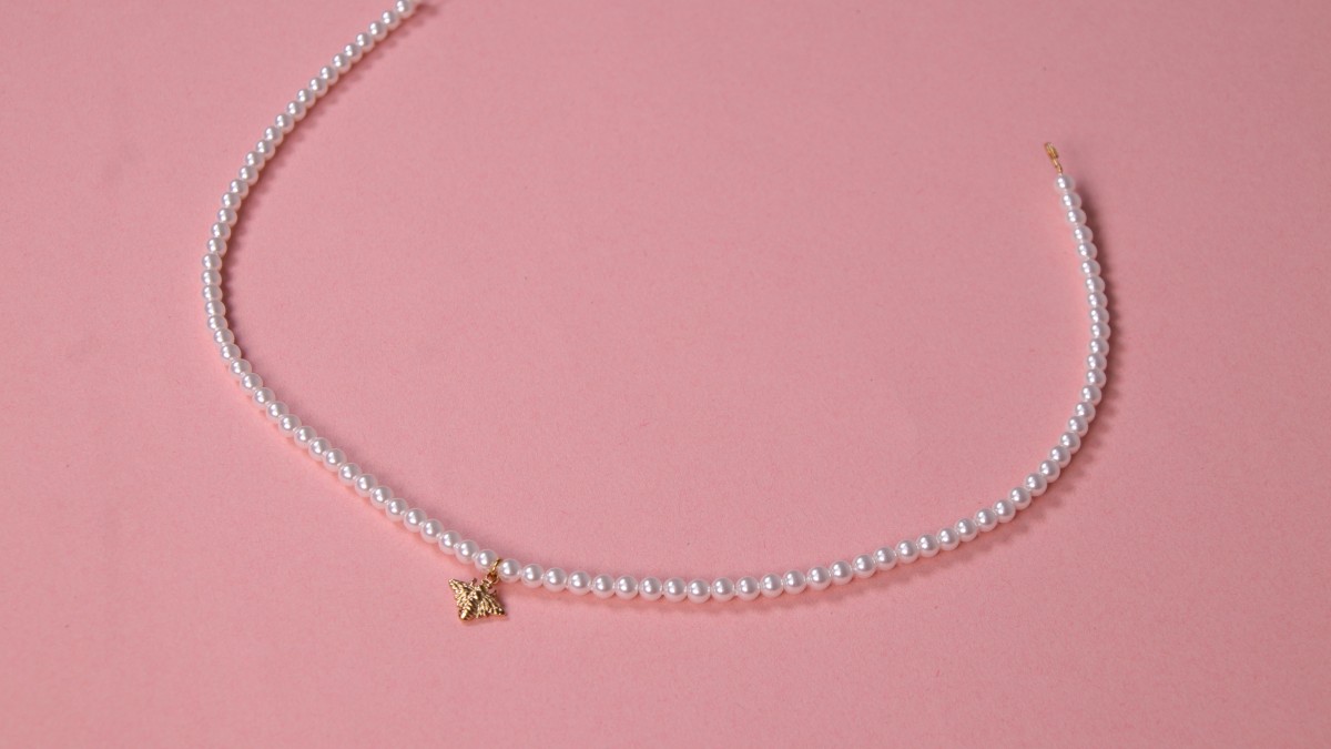 Collana a più fili con catene e perle perlate : Tappa 5 Collana a più fili con catene e perle perlate : Tappa 5