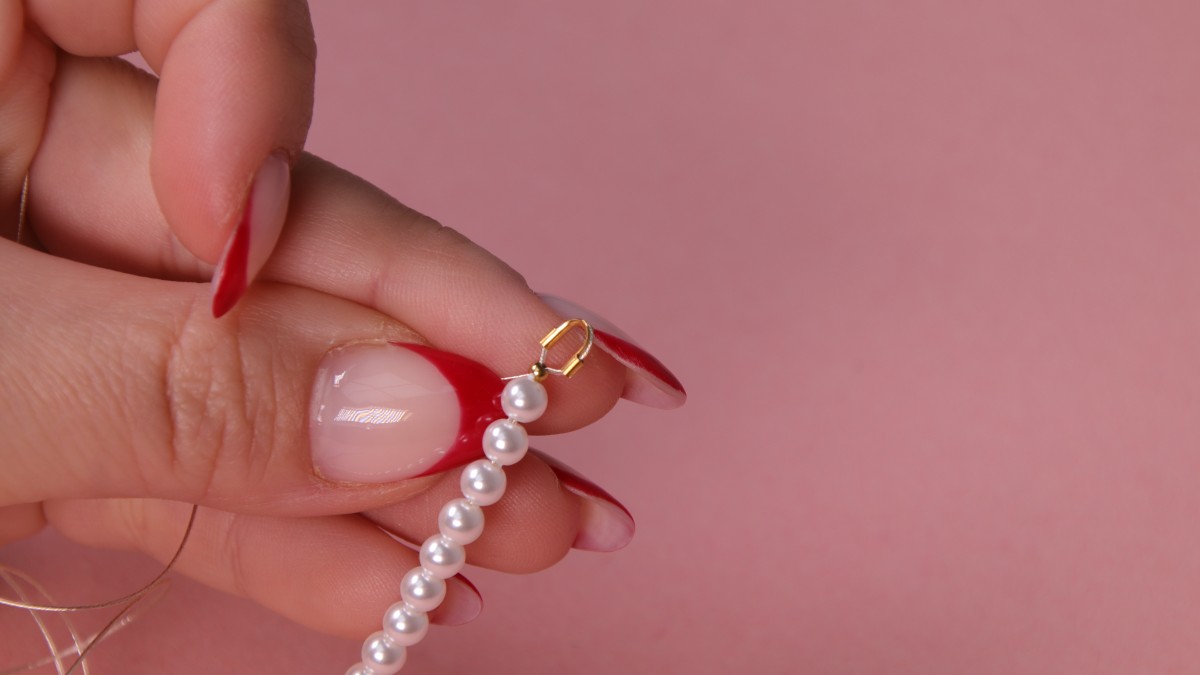 Collana a più fili con catene e perle perlate : Tappa 6 Collana a più fili con catene e perle perlate : Tappa 6