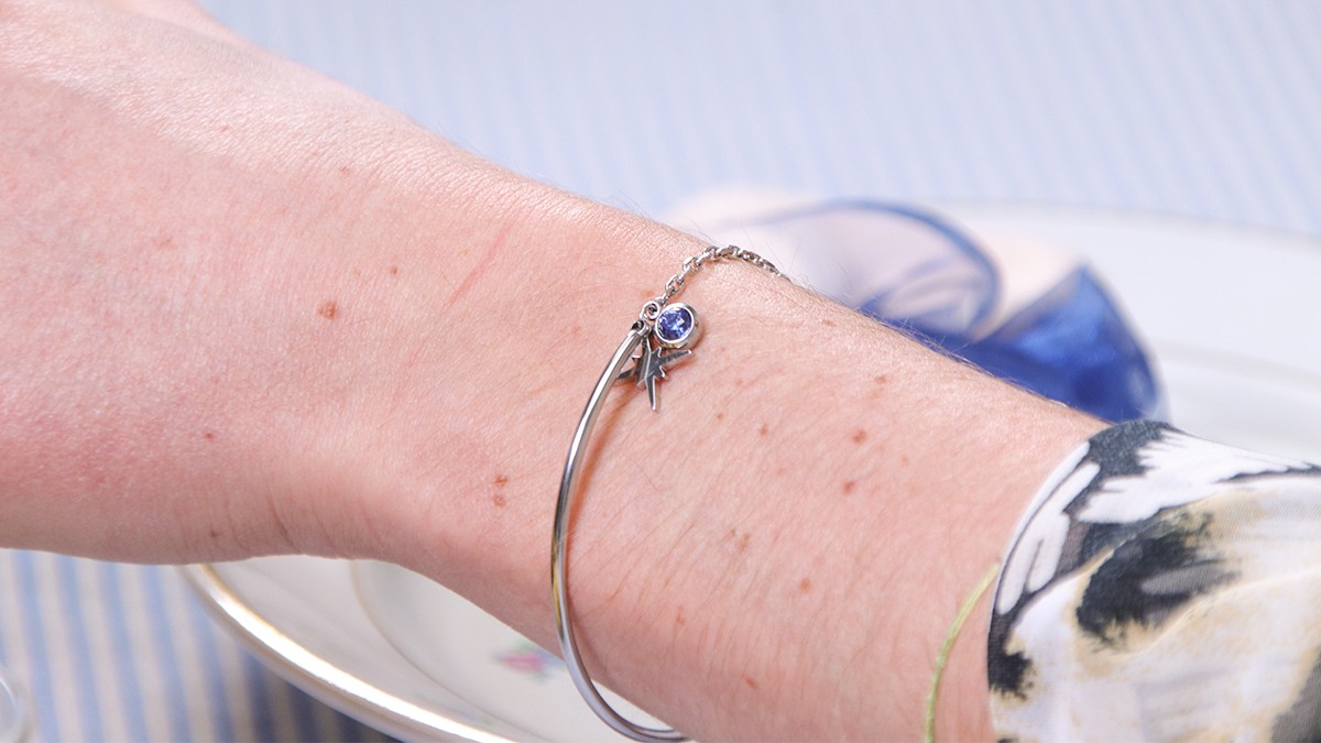 Schema Bracciale semicircolare in acciaio inossidabile personalizzabile con charms Schema Bracciale semicircolare in acciaio inossidabile personalizzabile con charms