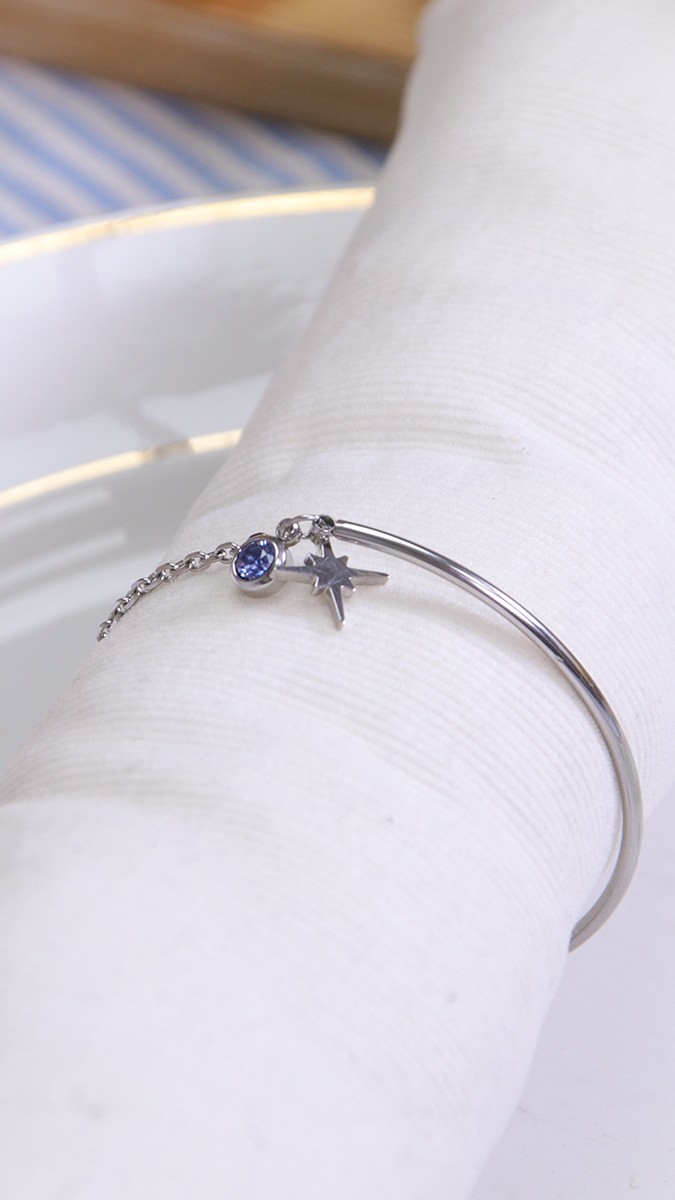 Schema Bracciale semicircolare in acciaio inossidabile personalizzabile con charms Schema Bracciale semicircolare in acciaio inossidabile personalizzabile con charms