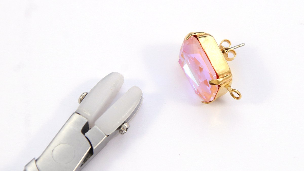 Orecchini Peach Fuzz fai da te facili da realizzare : Tappa 6 Orecchini Peach Fuzz fai da te facili da realizzare : Tappa 6