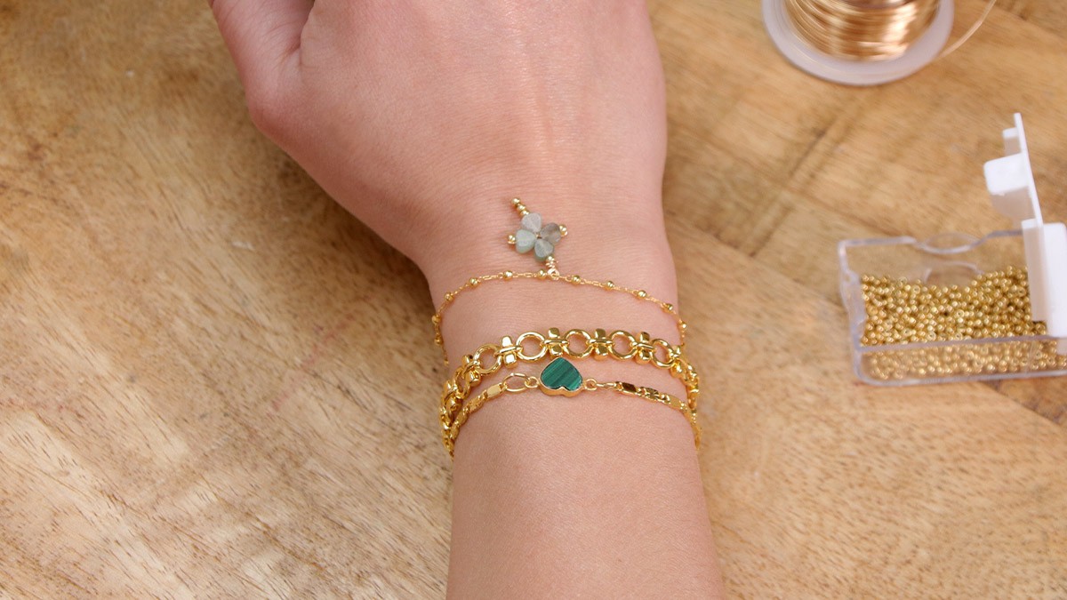 Schema Bracciali a catena in oro con ciondolo a forma di trifoglio Schema Bracciali a catena in oro con ciondolo a forma di trifoglio