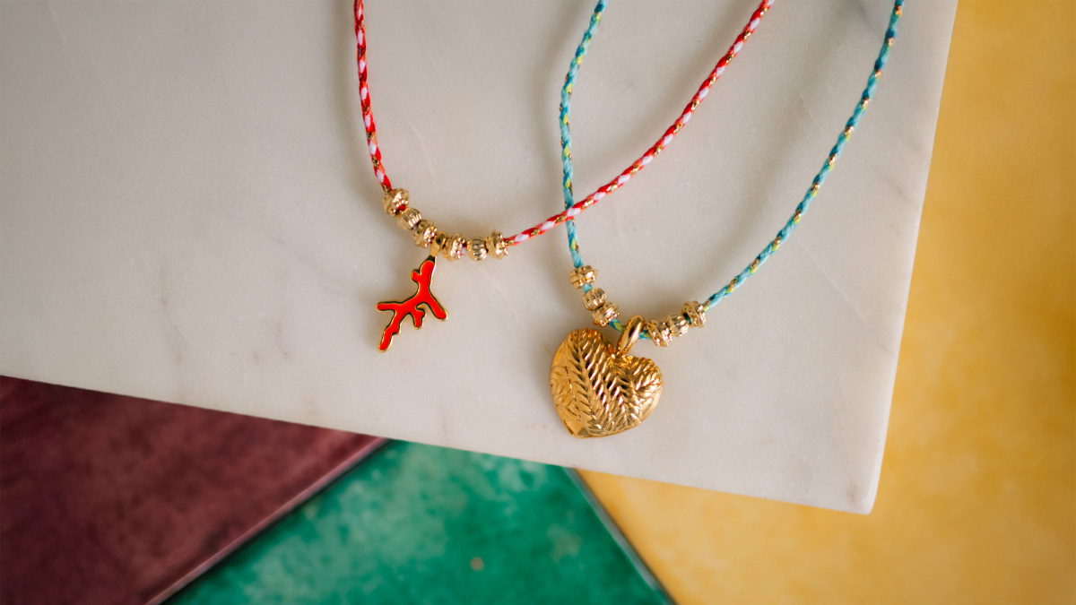 Collana con cordoncini intrecciati e ciondoli epossidici : Tappa 6 Collana con cordoncini intrecciati e ciondoli epossidici : Tappa 6