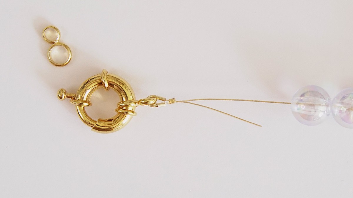 Bracciale con grandi perle rotonde trasparenti e striate : Tappa 1 Bracciale con grandi perle rotonde trasparenti e striate : Tappa 1