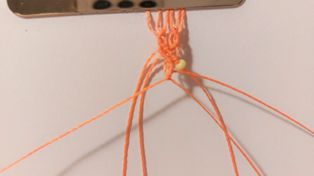 Bracciale estivo in micro-macramè : Tappa 8 Bracciale estivo in micro-macramè : Tappa 8