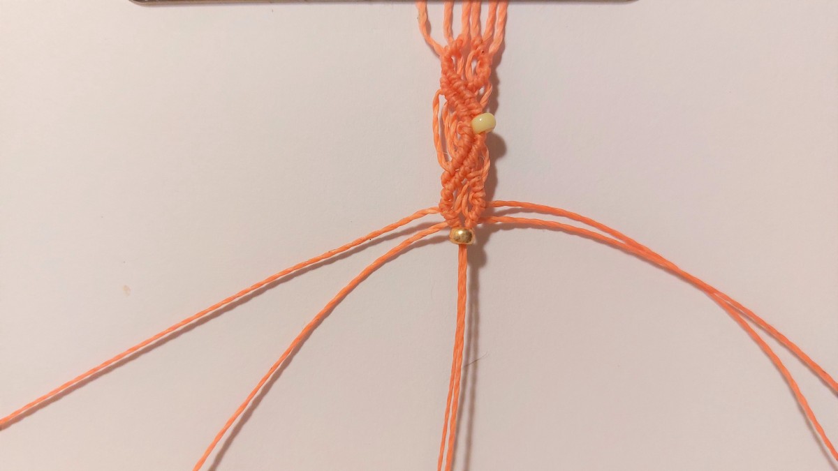 Bracciale estivo in micro-macramè : Tappa 11 Bracciale estivo in micro-macramè : Tappa 11